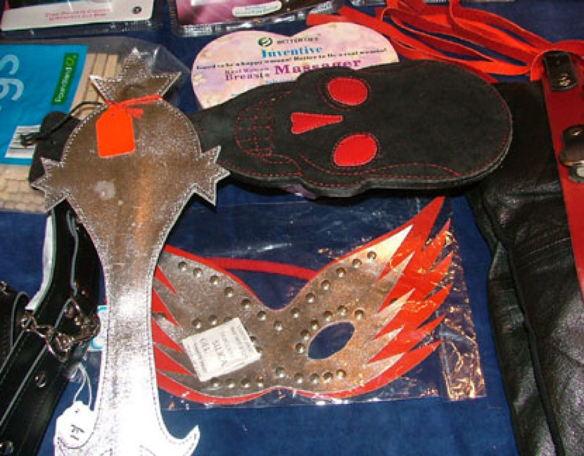 2007 Albums London Fetish Fair Lff2007 05 33Paddles.jpg